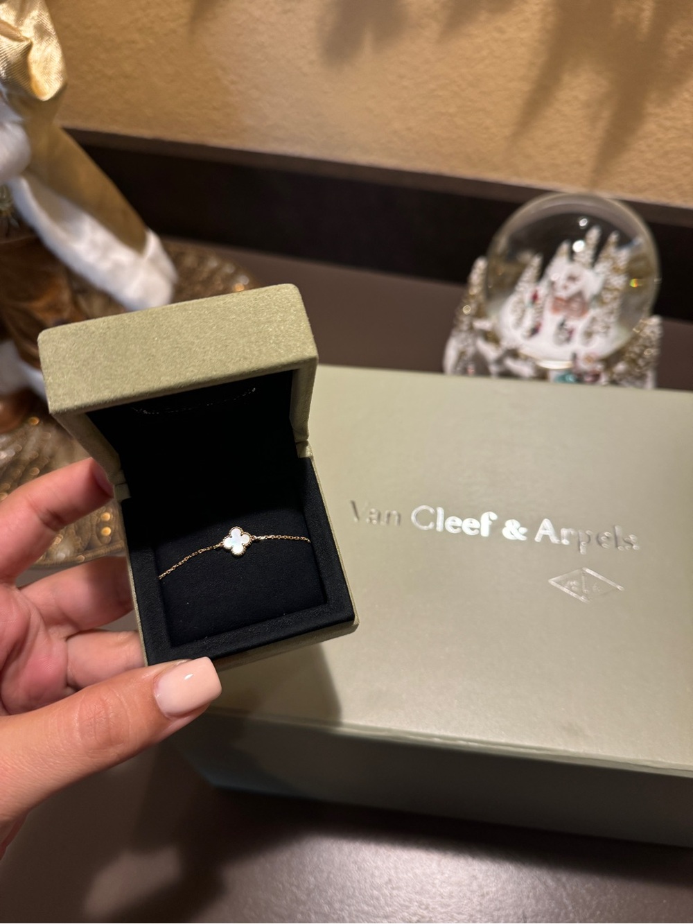 Van Cleef & Arpels Gold Chain Bracelet with White Mother-of-Pearl Alhambra